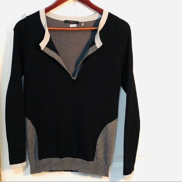 ⭐️5/$25 | CYRUS | Flattering Deep V-neck Sweater | Small - Picture 1 of 3